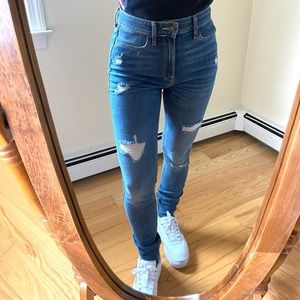 Hollister High-Waisted Jeans